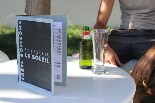 LE SOLEIL, Brasserie Marseille, a préféré sa Carte BOISSONS en PVC A5 plutôt sobre et efficace